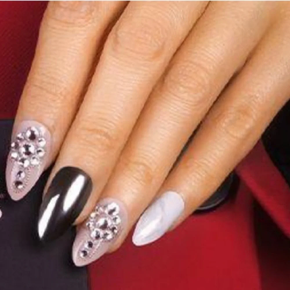 Kiss Masterpiece One-Of-A-Kind Luxe Mani Set in 'Kitty Gurl’